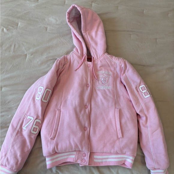 NFL Raider’s Super Bowl Champions Puffer Jacket - Picture 5 of 6